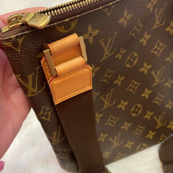 💕Louis Vuitton Pochette Bosphore - Picture 7 of 16